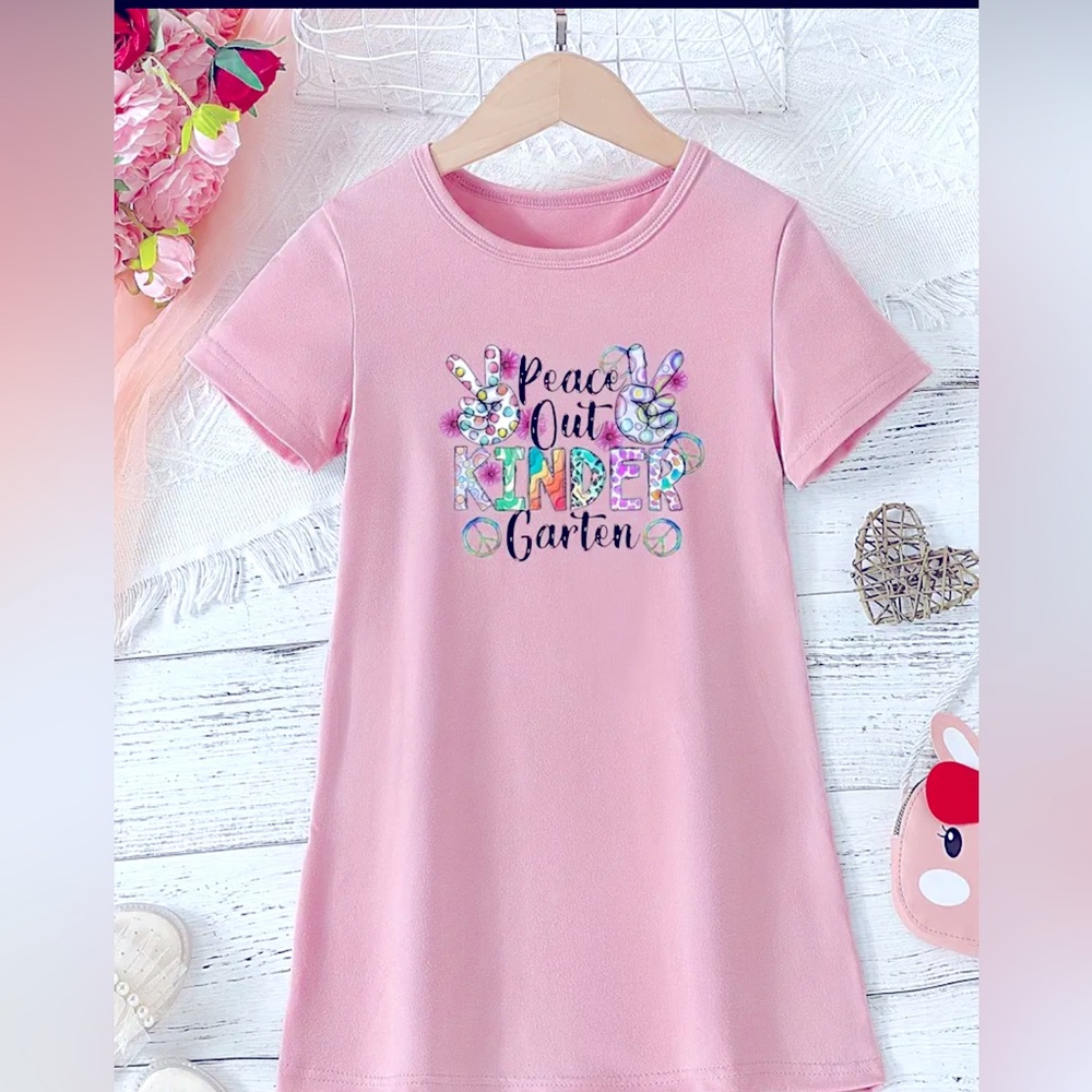 ✌🏾✌🏽✌🏻✌🏼KINDERGARTEN & Hand Graphic Print, Tshirt Dress 🎀PreLoved🎀